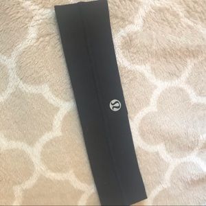 Lululemon fly away tamer headband